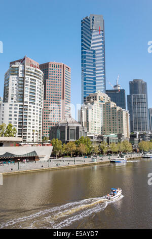 Melbourne Australien, Southbank, Yarra River, Eureka Tower, höchstes Gebäude, Skyline der Stadt, Wolkenkratzer, Boot, AU140320077 Stockfoto