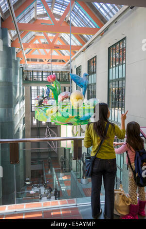 Los Angeles California, Downtown, Los Angeles Public Library, LAPL, Richard J. Riordan Central Library, Goodhue Building, 1926, Bradley Wing Atrium, Chändelie Stockfoto