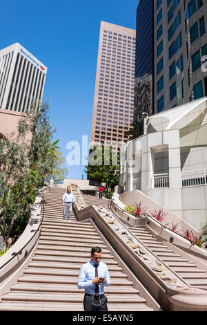 Los Angeles California, Downtown, Bunker Hill Steps, Cardiac Hill, 103 Steps, Treppenhaus, Fußgängerstraße, Abstieg, Erwachsene Erwachsene Männer, Männer, Überprüfung Stockfoto