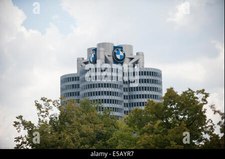 BMW Welt, BMW-Welt, Kolben, Museum, München, Bayern, Bayern, BMW-Logo, Stockfoto