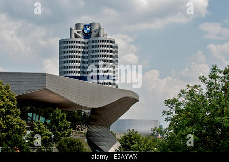 BMW Welt, BMW-Welt, Kolben, Museum, München, Bayern, Bayern, BMW-Logo, Stockfoto