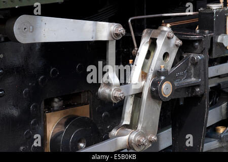 Blick auf das Zugrad auf Motor Nr. 8 Llywelyn auf das Vale of Rheidol Railway, Aberystwyth, Wales, UK. Stockfoto