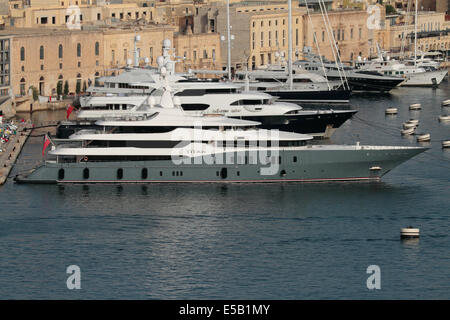 Die 78-meter Abeking und Rasmussen Luxus superyacht Titan in Maltas Grand Harbour Stockfoto