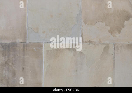 Wand mit Gelenken und gechipt Putz Stockfoto