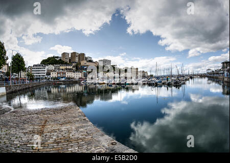 Fisch Augen-Blick auf das Meer Hafen in Torquay Stockfoto