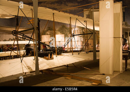 Wright Flyer 1903; die erste Schwer-alsluft; angetriebene Flugzeuge, ein nachhaltiger zu machen; kontrollierten Flug mit einem Piloten an Bord. Stockfoto