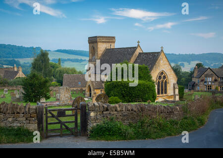 Am frühen Morgen über die Cotswolds Dorf Snowshill, Gloucestershire, England Stockfoto