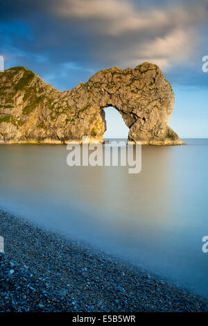 Abend bei Durdle Door entlang der Jurassic Coast, Dorset, England Stockfoto