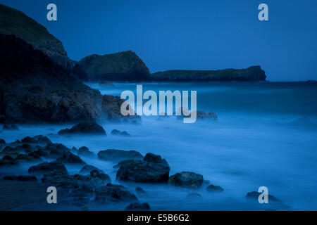 Felsige Küste in der Nähe von Lizard, Cornwall, England Stockfoto