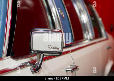 Detail der Rückspiegel auf einen Cadillac. Stockfoto
