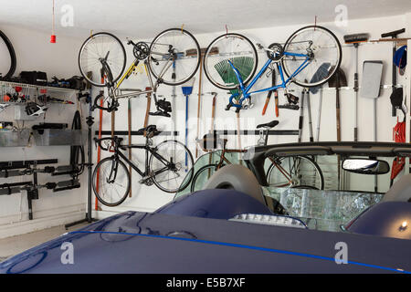 Rennräder in s Garage, USA gespeichert Stockfoto