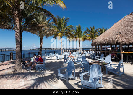 Am Ufer Tiki Hütte Cabana, Punta Gorda, FL, USA Stockfoto