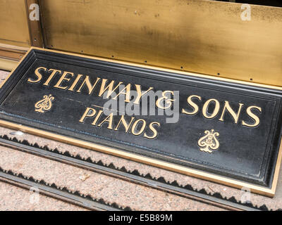 Melden Sie sich auf der vorderen Fassade, Steinway und Sons Showroom, NYC, USA Stockfoto