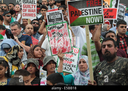 Protestieren Sie in Birmingham gegen den BBC Umgang mit der Krise 2014 Gazastreifen/Israel Stockfoto