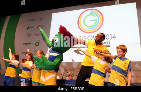 Glasgow. 26. Juli 2014. Usain Bolt aus Jamaika stellt für Aphoto während einer Pressekonferenz am 3. Tag der Glasgow 2014 Commonwealth Games im Loch Lomond Raum bei der MPC in Glasgow, Schottland am 26. Juli 2014. Bildnachweis: Han Yan/Xinhua/Alamy Live-Nachrichten Stockfoto