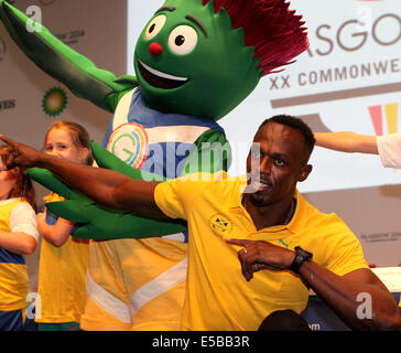 Glasgow. 26. Juli 2014. Usain Bolt aus Jamaika stellt für Aphoto während einer Pressekonferenz am 3. Tag der Glasgow 2014 Commonwealth Games im Loch Lomond Raum bei der MPC in Glasgow, Schottland am 26. Juli 2014. Bildnachweis: Han Yan/Xinhua/Alamy Live-Nachrichten Stockfoto