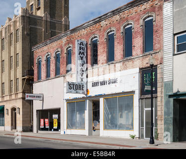 Army Navy Lagern in der Innenstadt von Zanesville, Ohio Stockfoto