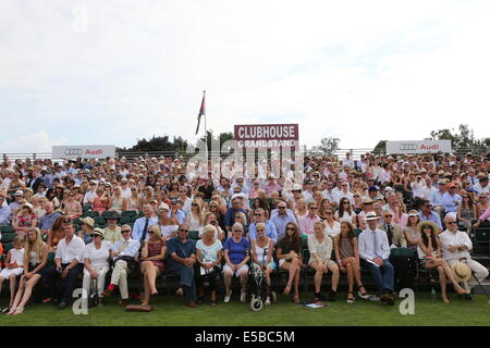 Guards Poloclub, Windsor, Berkshire, UK. 26. Juli 2014.  26. Juli 2014 Zuschauern Polo Match Credit: Jonathan Tennant/Alamy Live-Nachrichten Stockfoto