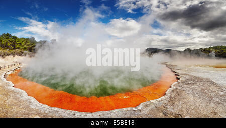 Champagne Pool im Waiotapu Thermal Reserve, Rotorua, Neuseeland Stockfoto