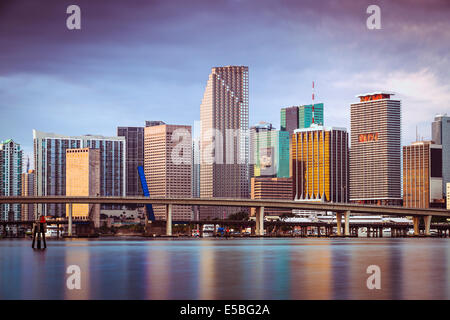 Die Innenstadt von Miami, Florida, USA von Biscayne Bay. Stockfoto