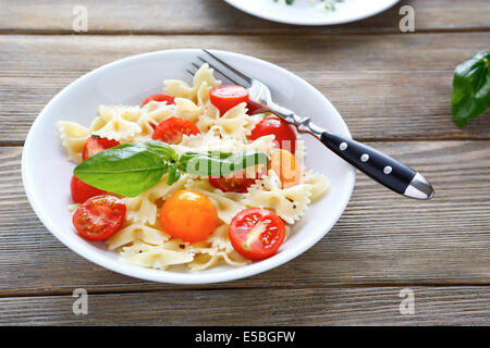 Pasta mit Kirschtomaten, Essen Stockfoto