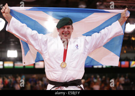 SECC, Glasgow, Schottland, Großbritannien, Samstag, Juli 2014. Der schottische Christopher Sherrington feiert den Goldsieg im Judo-Finale der Männer mit einem Gewicht von über 100 kg bei den Commonwealth Games in Glasgow 2014 Stockfoto