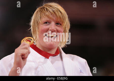 SECC, Glasgow, Schottland, Großbritannien, Samstag, Juli 2014. Die schottische Sarah Adlington feiert den Goldsieg im Judo-Finale der Frauen mit +78kg bei den Commonwealth Games 2014 in Glasgow Stockfoto