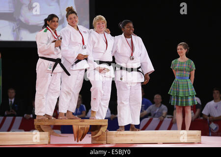 SECC, Glasgow, Schottland, Großbritannien, Samstag, Juli 2014. Die Medaillengewinnerinnen beim Judo-Wettbewerb der Frauen mit +78kg bei den Commonwealth Games 2014 in Glasgow. Von links nach rechts, Rajwinder Kaur, Indien, Bronze, Jodie Myers, England, Silber, Sarah Adlington, Schottland, Gold, Annabelle Laprovidence, Mauritius, Bronze Stockfoto