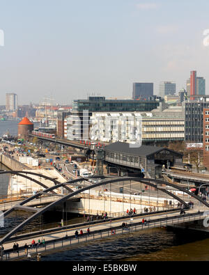 HAMBURG, Deutschland - 14. April 2012: Erhöhten Blick des Bereichs Hamburg Baumwall in Hamburg, Deutschland am 14. April 2012. Stockfoto