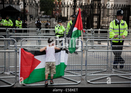 London, UK. 26. Juli 2014. Zehntausende von Demonstranten marschierten im Zentrum von London, ihre Empörung gegen den israelischen Angriff auf Gaza zu zeigen. Bildnachweis: Kristian Buus/Alamy Live-Nachrichten Stockfoto