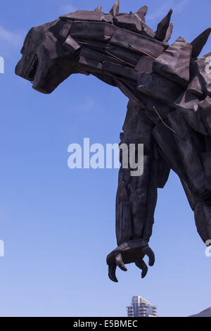 San Diego, CA, USA. 26. Juli 2014. Heute ist der dritte Tag der viertägigen Veranstaltung Comic-Con International 2014.Seen hier:. GoZilla greift San Diego. Bildnachweis: Daren Fentiman/ZUMA Draht/Alamy Live-Nachrichten Stockfoto