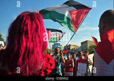 In London, Ontario über 150 Menschen an einer Kundgebung in Solidarität mit Palästinensern in Gaza während Israels offensive gegen Gaza Stockfoto