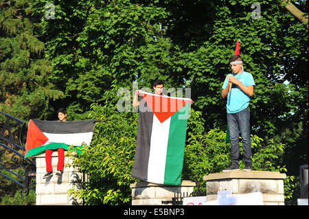 In London, Ontario über 150 Menschen an einer Kundgebung in Solidarität mit Palästinensern in Gaza während Israels offensive gegen Gaza Stockfoto