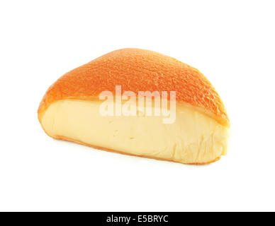 Chaumes Fromage Käsestück isoliert auf weißem Hintergrund Stockfoto