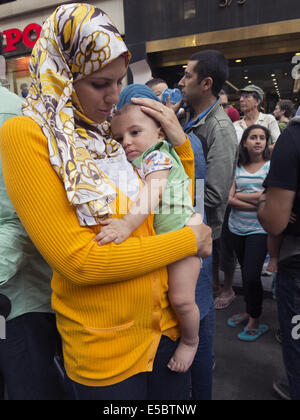 USA: NEW YORK, NY. Propalästinensische Demonstration zeitweise Platz protestieren israelischen Angriffe auf Gaza, 25. Juli 2014. Stockfoto