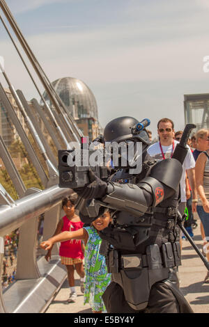 San Diego, CA, USA. 26. Juli 2014. Heute ist der dritte Tag der viertägigen Veranstaltung Comic-Con International 2014.Seen hier:. Sith-bouty Hunter, Luis Projekte. Bildnachweis: Daren Fentiman/ZUMA Draht/Alamy Live-Nachrichten Stockfoto