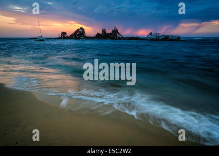 Sonnenuntergang am Tangalooma Wracks, Moreton Island Stockfoto