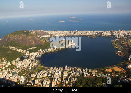 RIO DE JANEIRO, Brasilien - 21. Juli 2014: Blick vom Corcovado Berg, Rodrigo de Freitas-Lagune. Stockfoto