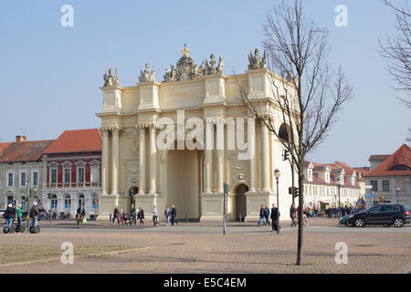 POTSDAM, Deutschland - 29. März 2014: Tor zu der historischen Stadt Potsdam am 29. März 2014 in Deutschland, Europa Stockfoto