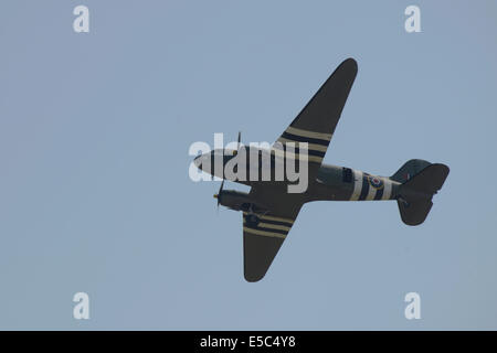 Yeovilton, UK. 26. Juli 2014. Air Display an RNAS Yeovilton. Douglas DC3 "Dakota" of the Battle of Britain Memorial Flight. Bildnachweis: David Hammant/Alamy Live-Nachrichten Stockfoto