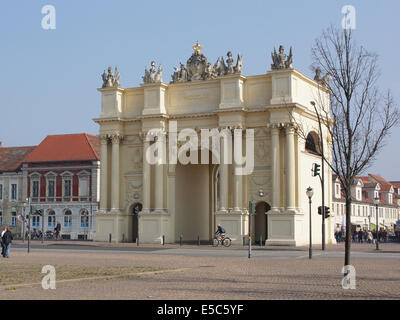 POTSDAM, Deutschland - 29. März 2014: Tor zu der historischen Stadt Potsdam am 29. März 2014 in Deutschland, Europa Stockfoto