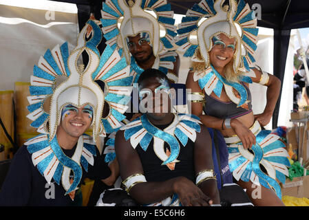 London, UK. 27. Juli 2014. Sardinen komplette Verbindungen Youth Dance Parade am Queen Elizabeth Olympic Park. Foto: siehe Li/Alamy Live News Stockfoto