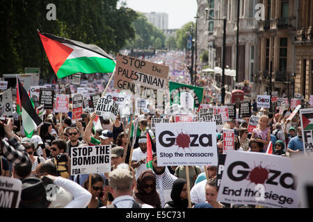 London, UK. 26. Juli 2014. Zehntausende von Demonstranten marschierten im Zentrum von London, ihre Empörung gegen den israelischen Angriff auf Gaza zu zeigen. Bildnachweis: Kristian Buus/Alamy Live-Nachrichten Stockfoto