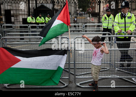 London, UK. 26. Juli 2014. Zehntausende von Demonstranten marschierten im Zentrum von London, ihre Empörung gegen den israelischen Angriff auf Gaza zu zeigen. Bildnachweis: Kristian Buus/Alamy Live-Nachrichten Stockfoto