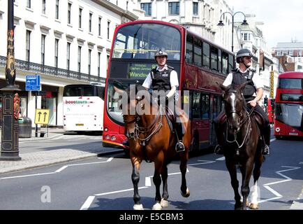 Metropolitan Police montiert Zweig Offiziere Stockfoto