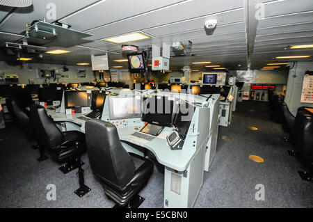 Belfast, Nordirland. 26.07.2014 - Kontrollraum das neueste Schiff der Royal Navy, der Art 45 Zerstörer HMS Duncan Credit: Stephen Barnes/Alamy Live News Stockfoto