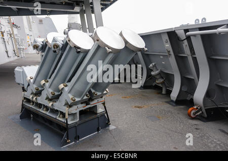 Belfast, Nordirland. 26.07.2014 - Rauchen Trägerraketen auf die Art 45 Zerstörer HMS Duncan entwickelt, um das Schiff zu verbergen und verstecken ihr aus Credit: Stephen Barnes/Alamy Live News Stockfoto