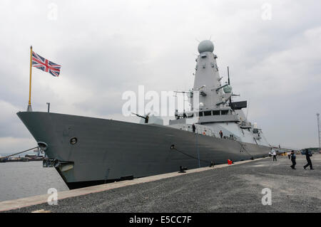 Belfast, Nordirland. 26.07.2014 - kommt das neueste Schiff der Royal Navy, der Art 45 Zerstörer HMS Duncan in ihrer Wahlheimat Stadt Belfast für einen dreitägigen Besuch. Bildnachweis: Stephen Barnes/Alamy Live-Nachrichten Stockfoto