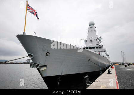 Belfast, Nordirland. 26.07.2014 - kommt das neueste Schiff der Royal Navy, der Art 45 Zerstörer HMS Duncan in ihrer Wahlheimat Stadt Belfast für einen dreitägigen Besuch. Bildnachweis: Stephen Barnes/Alamy Live-Nachrichten Stockfoto