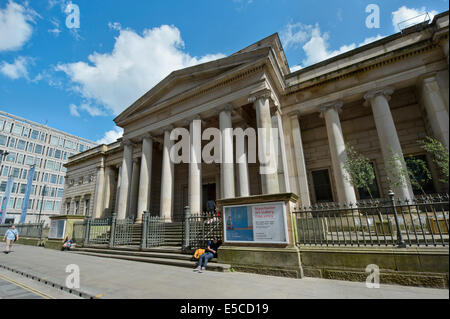 Der Klasse I aufgeführten Manchester Art Gallery-Gebäude liegt direkt an Mosley Street in der Innenstadt von Manchester, UK. Stockfoto